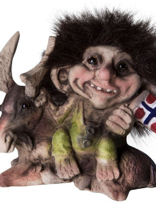 Troll med elg og flagg
