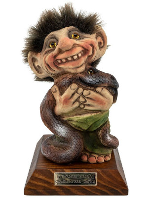 Troll 2024, Troll Che tiene a snake