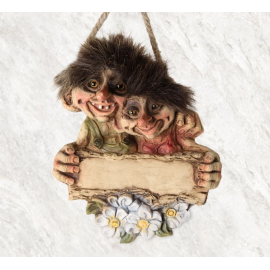 840201 Troll couple welcome sign with name plate